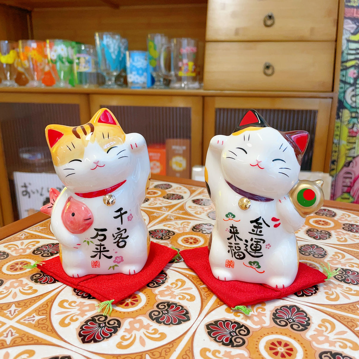 Yakushigama Hand-painted Golden Fortune Maneki Neko Lucky Cat Figurine #7447 12cm日本 薬師窯 招财猫 彩绘 金运来福 #7447 约高12cm 宽9cm