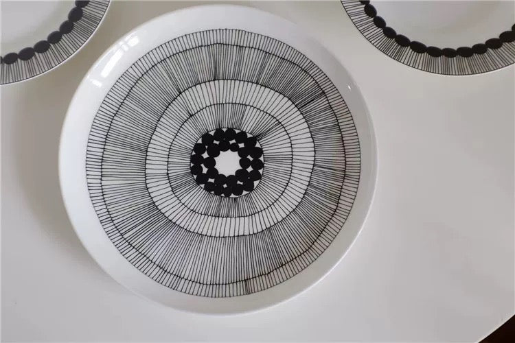 【Fragile,Store Pick Up Only 】Marimekko Unikko 城市花园黑白圆点线条 陶瓷碟盘平盘25cm