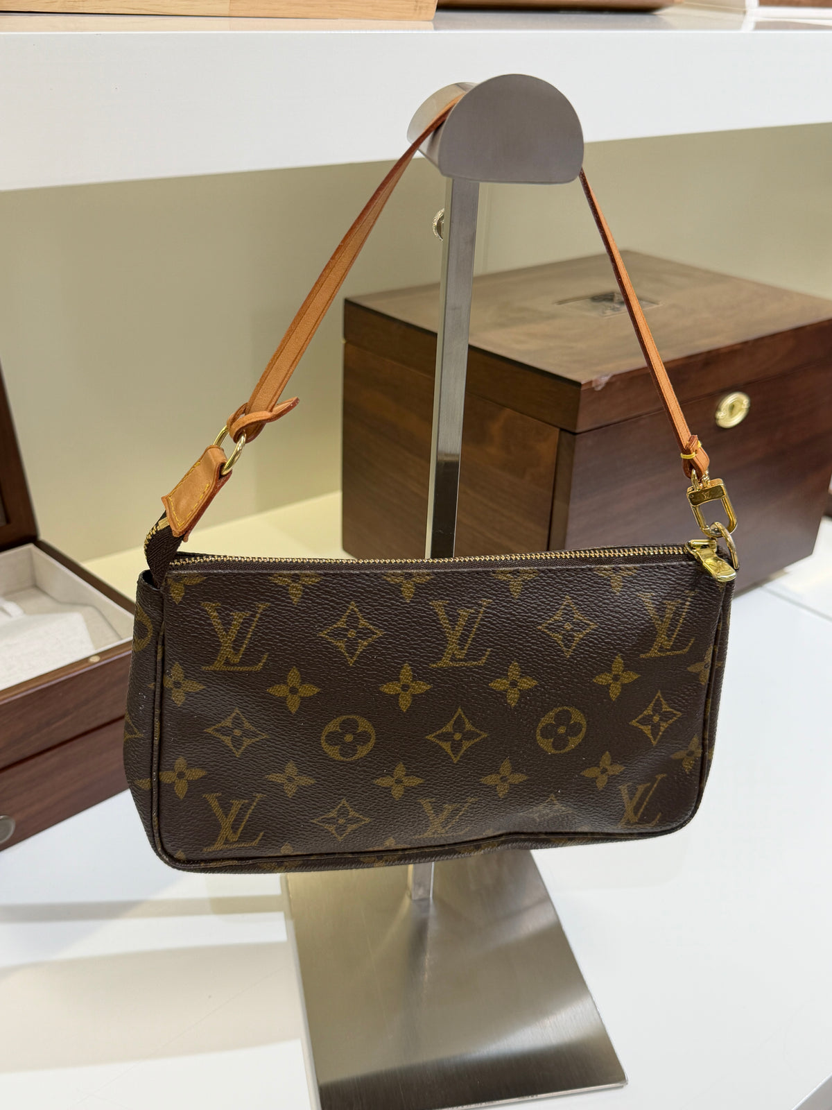 Louis Vuitton -Louis Vuitton Pochette Accessoires Level: A