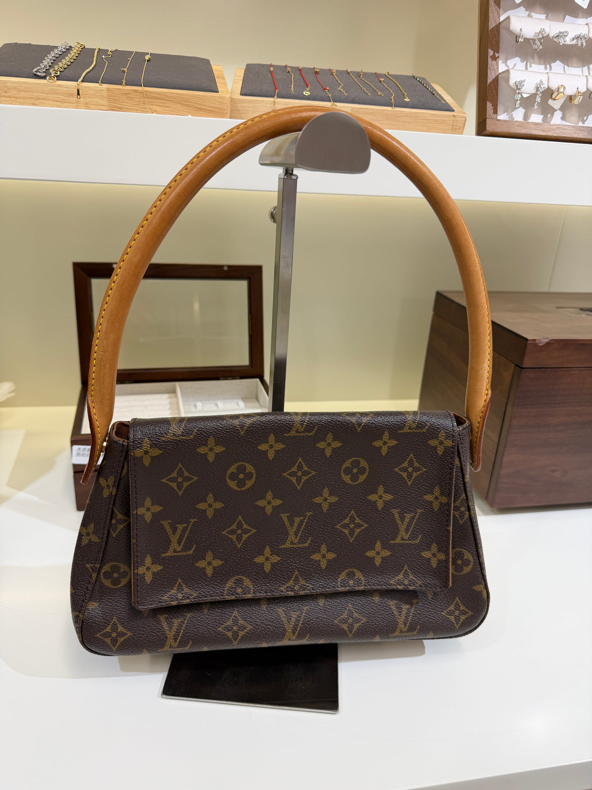 Louis Vuitton - Louis Vuitton Monogram Mini Looping Level: A