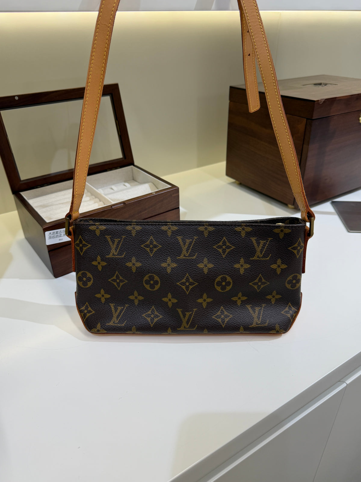 Louis Vuitton - Monogram Trotteur Level: A