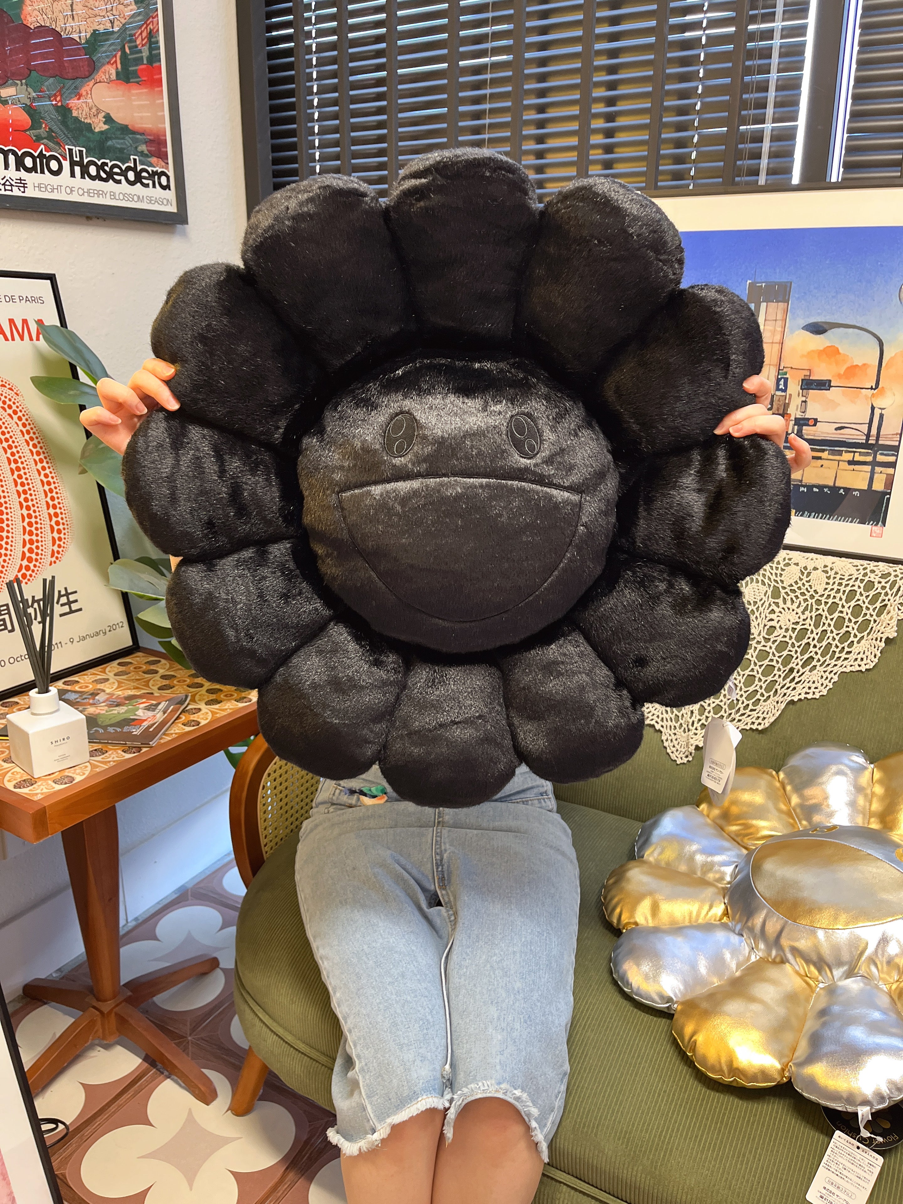 村上隆Takashi Murakami 太阳花抱枕 Flower Cushion all black 60cm