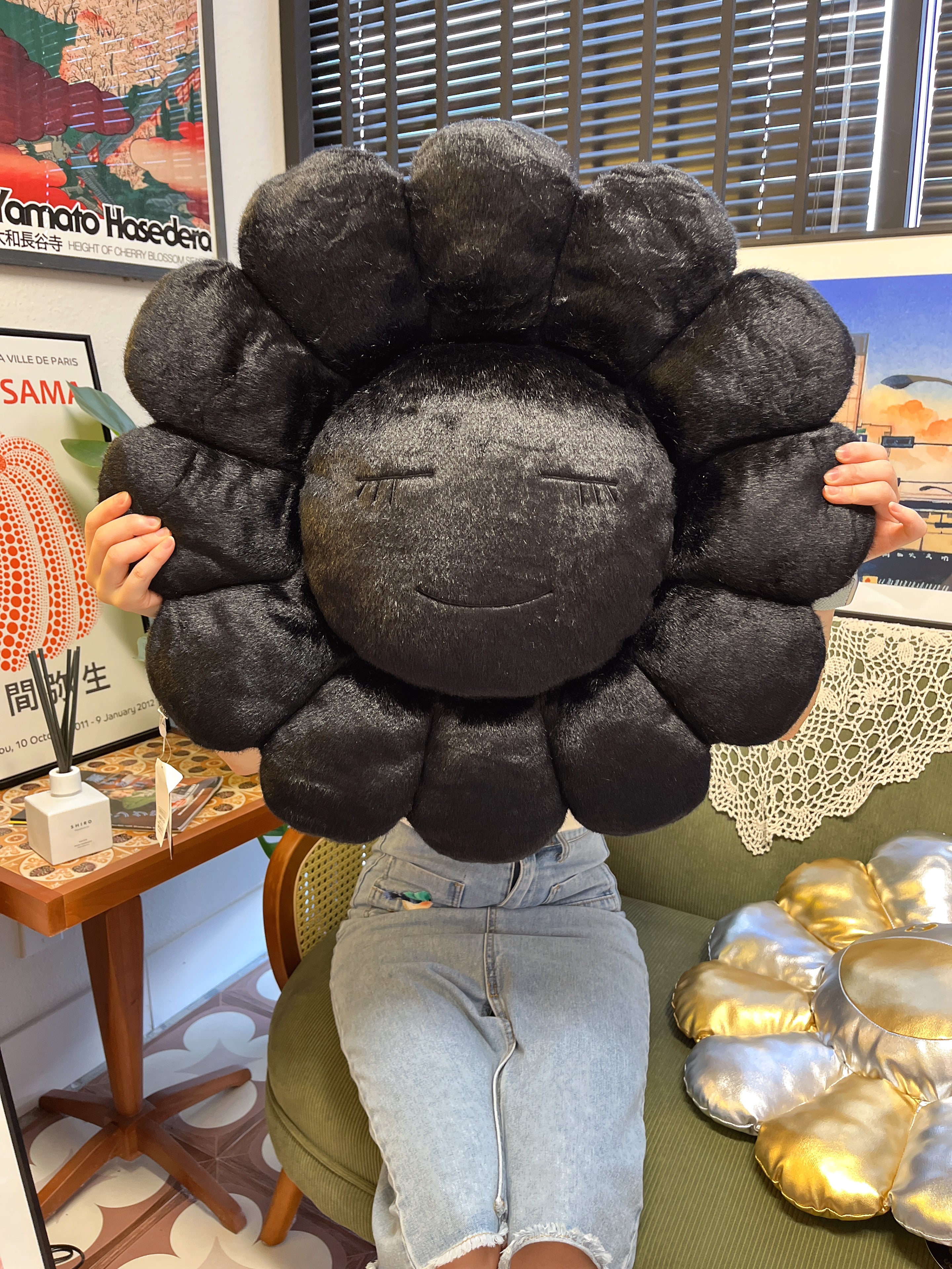 村上隆Takashi Murakami 太阳花抱枕 Flower Cushion all black 60cm