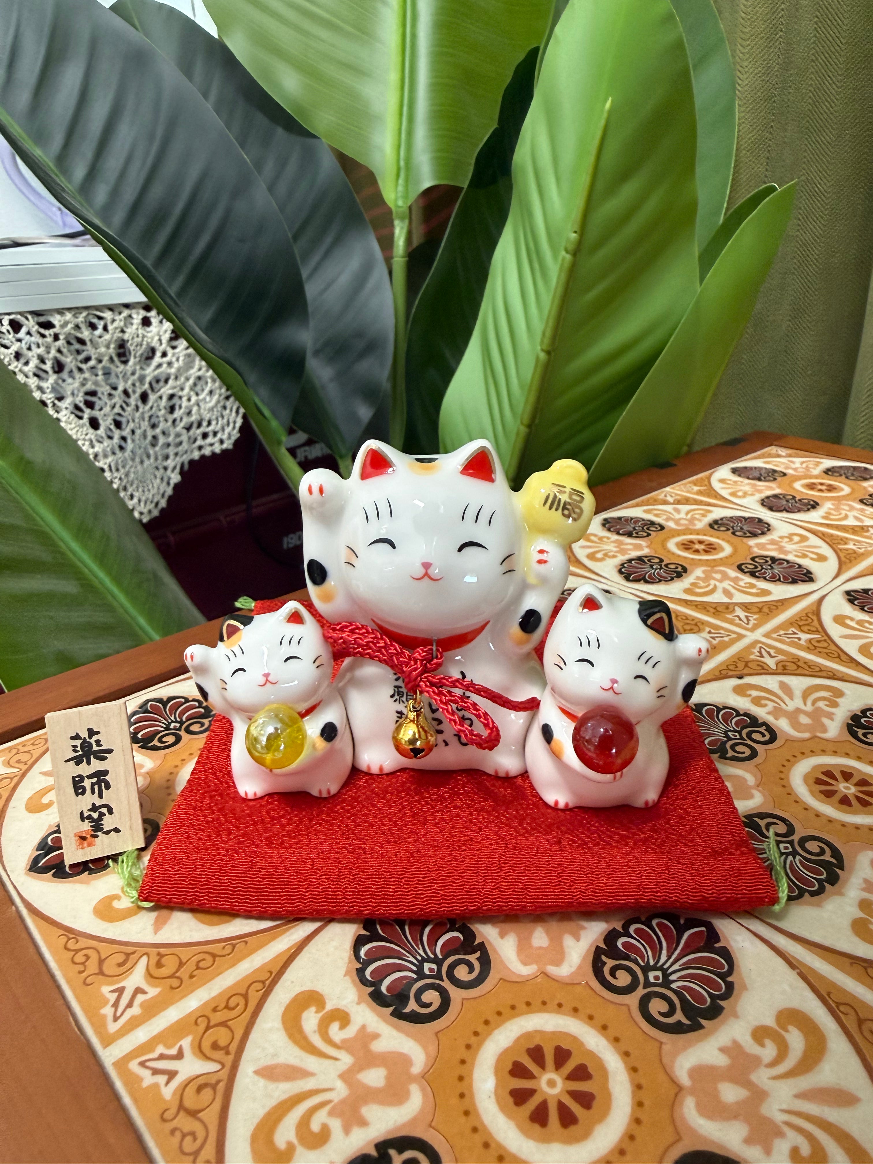 Yakushigama Saie Mangan Maneki Neko (Fulfillment of Wishes)日本 薬師窯 招财猫 彩绘 满愿招财猫(满愿成就)#7340 高约8cm