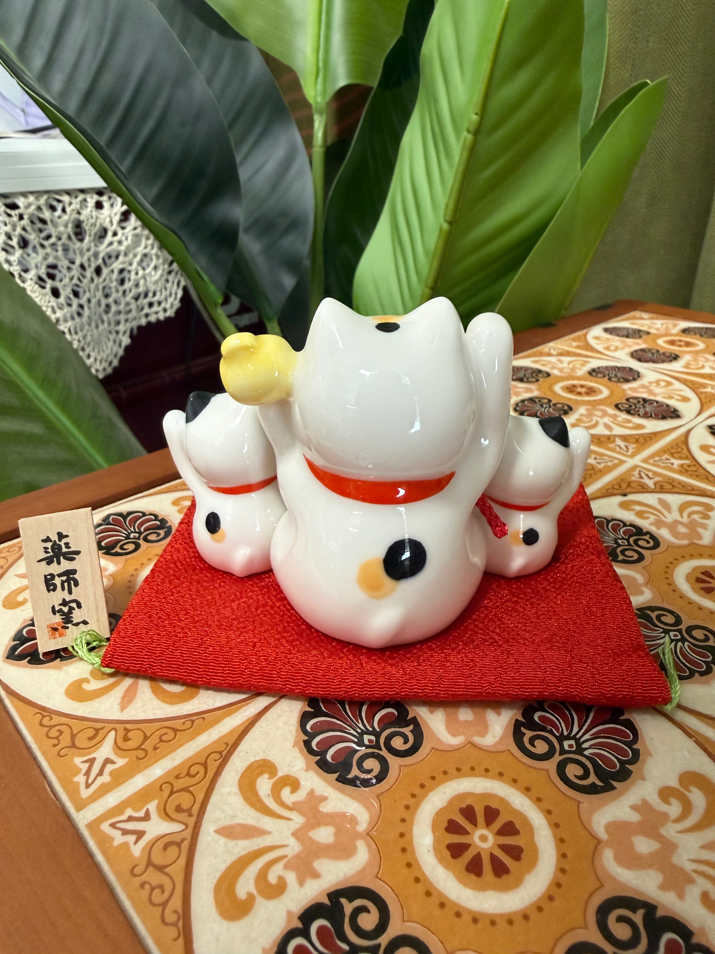 Yakushigama Saie Mangan Maneki Neko (Fulfillment of Wishes)日本 薬師窯 招财猫 彩绘 满愿招财猫(满愿成就)#7340 高约8cm