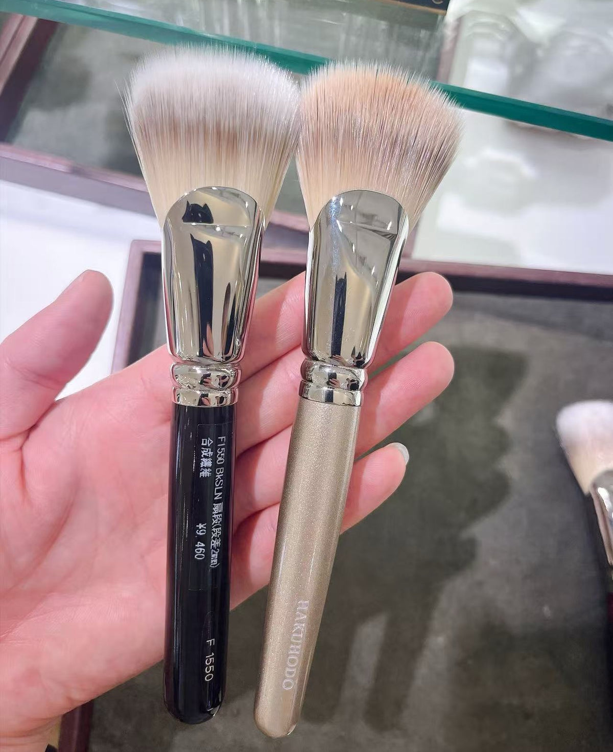 【Pre-order item】 Hakuhodo Fan Foundation Brush 白凤堂 扇形粉底液刷 F1550