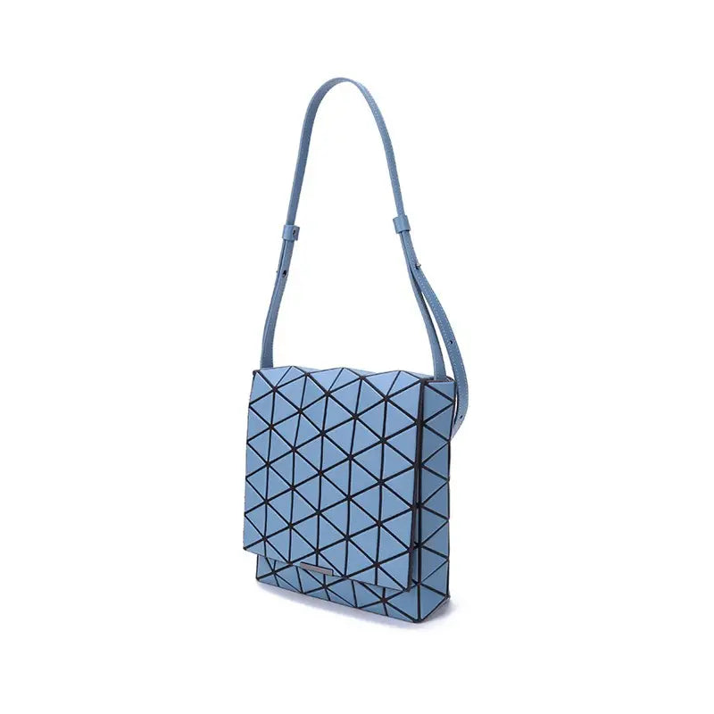 三宅一生 BAO BAO ISSEY MIYAKE 男女同款单肩斜挎包翻盖包 BB18 AG282 70 萨克斯蓝