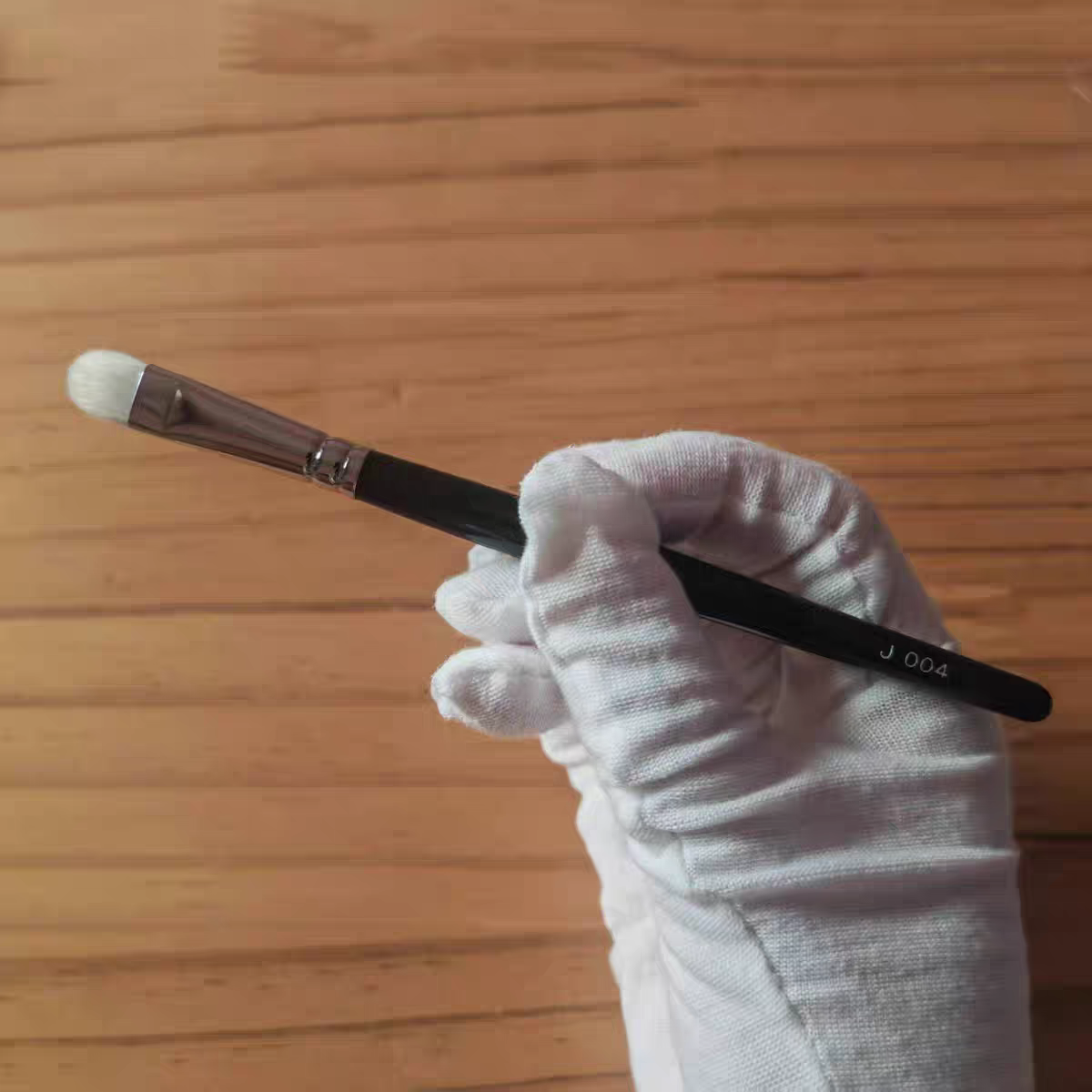白凤堂 Hakuhodo 【J004，山羊毛：柔软有弹性，取粉能力强】眼影刷