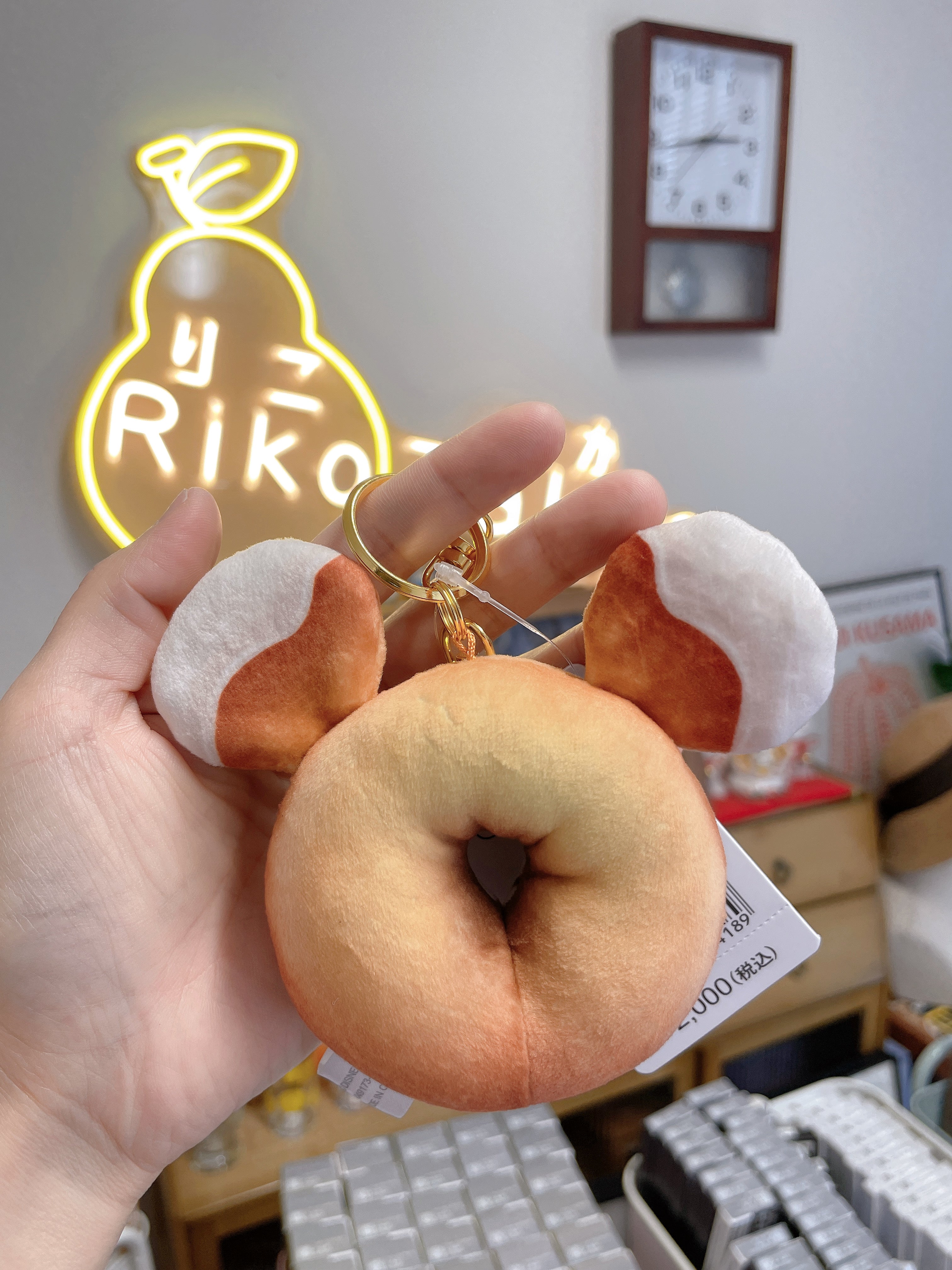 日本 迪士尼Disney米奇 面包房 烘培    白巧克力甜甜圈挂件