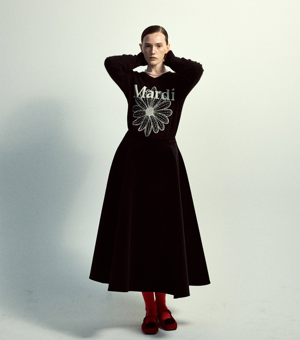 韩国 Mardi Mercredi 小雏菊V领毛衣 黑色白雏菊 均码