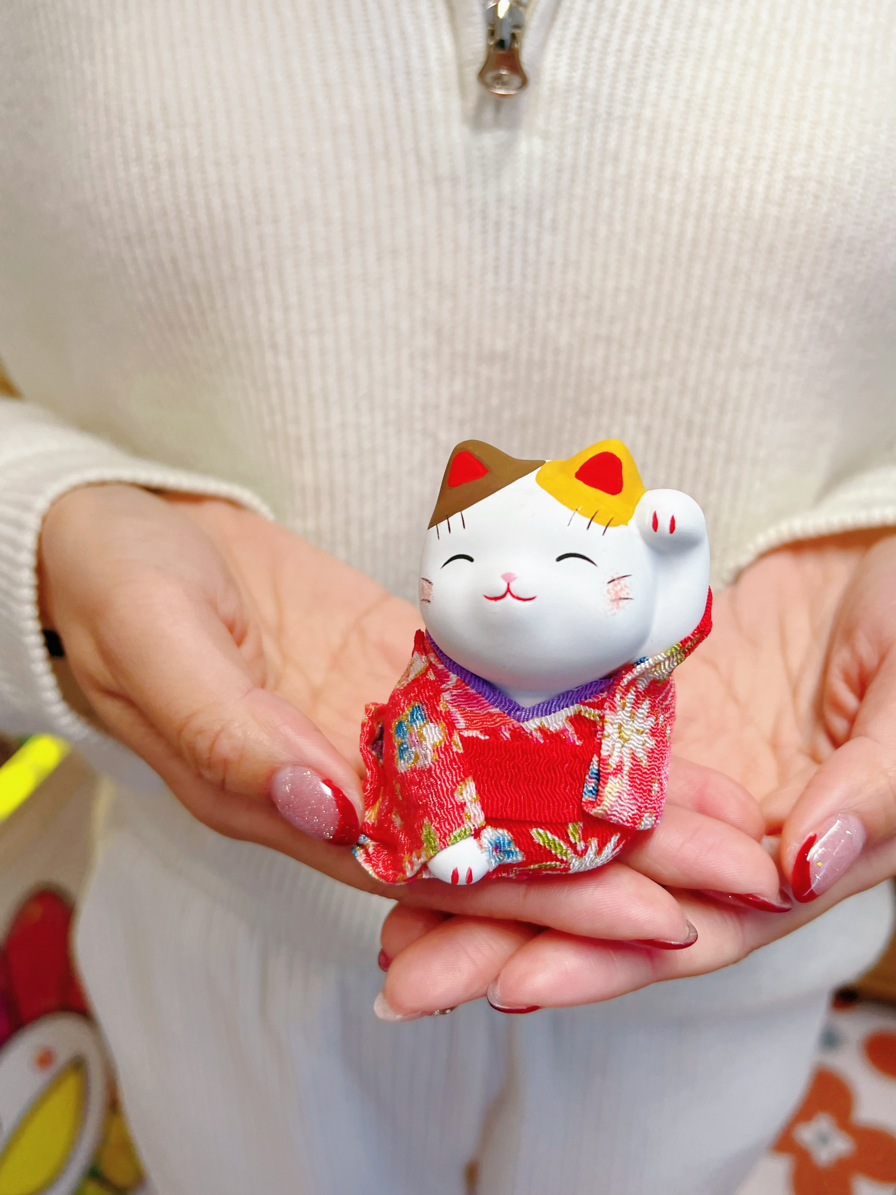 日本 薬師窯 招财猫 锦彩 左手向上招财猫 大约高7cm #7357