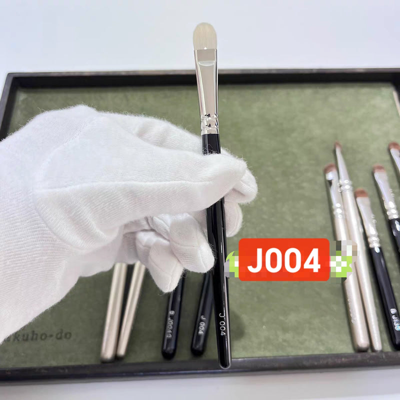 白凤堂 Hakuhodo 【J004，山羊毛：柔软有弹性，取粉能力强】眼影刷