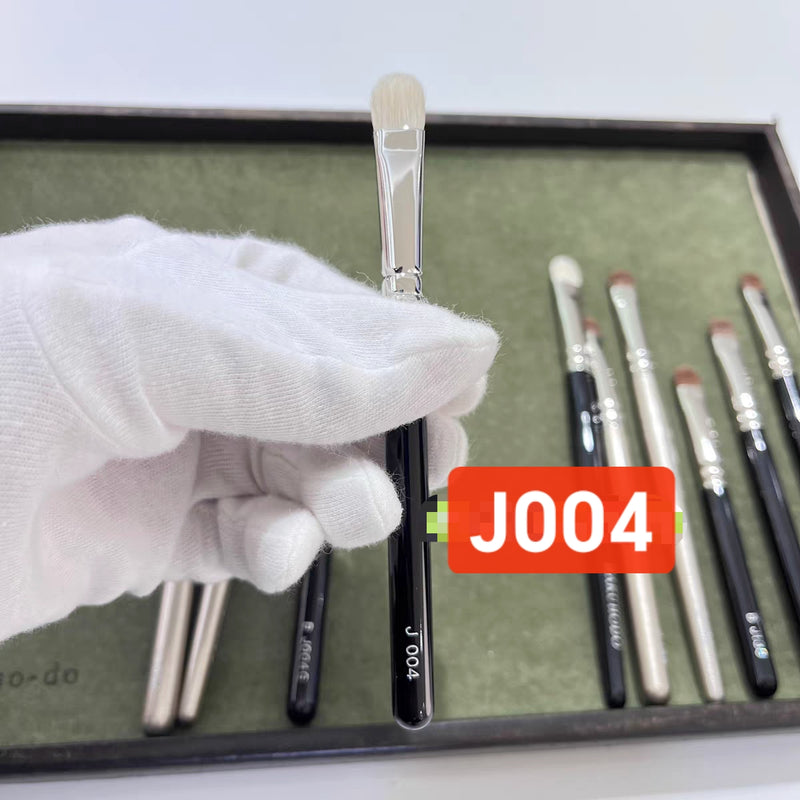 白凤堂 Hakuhodo 【J004，山羊毛：柔软有弹性，取粉能力强】眼影刷