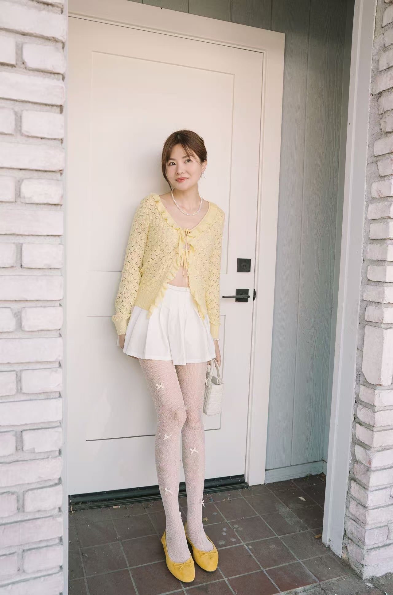 【Riko's collection】法式慵懒风镂空V领开衫修打底衫 亮黄色