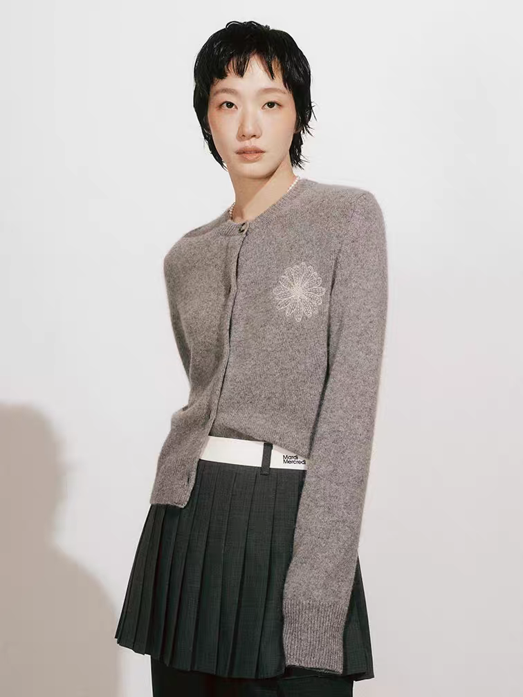 韩国Mardi Mercredi 小雏菊  毛衣 灰色圆领 白色花花