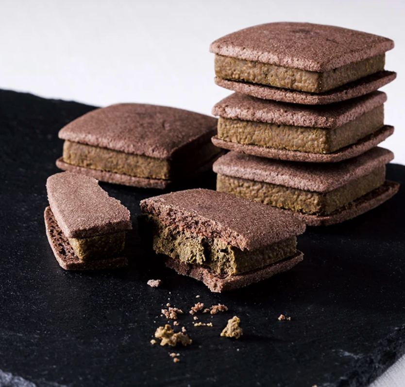 Nakamura Tokichi Hojicha Chocolate Sandwich Cookies 中村藤吉焙茶巧克力饼  5 pieces （EXP：08/14/2026）