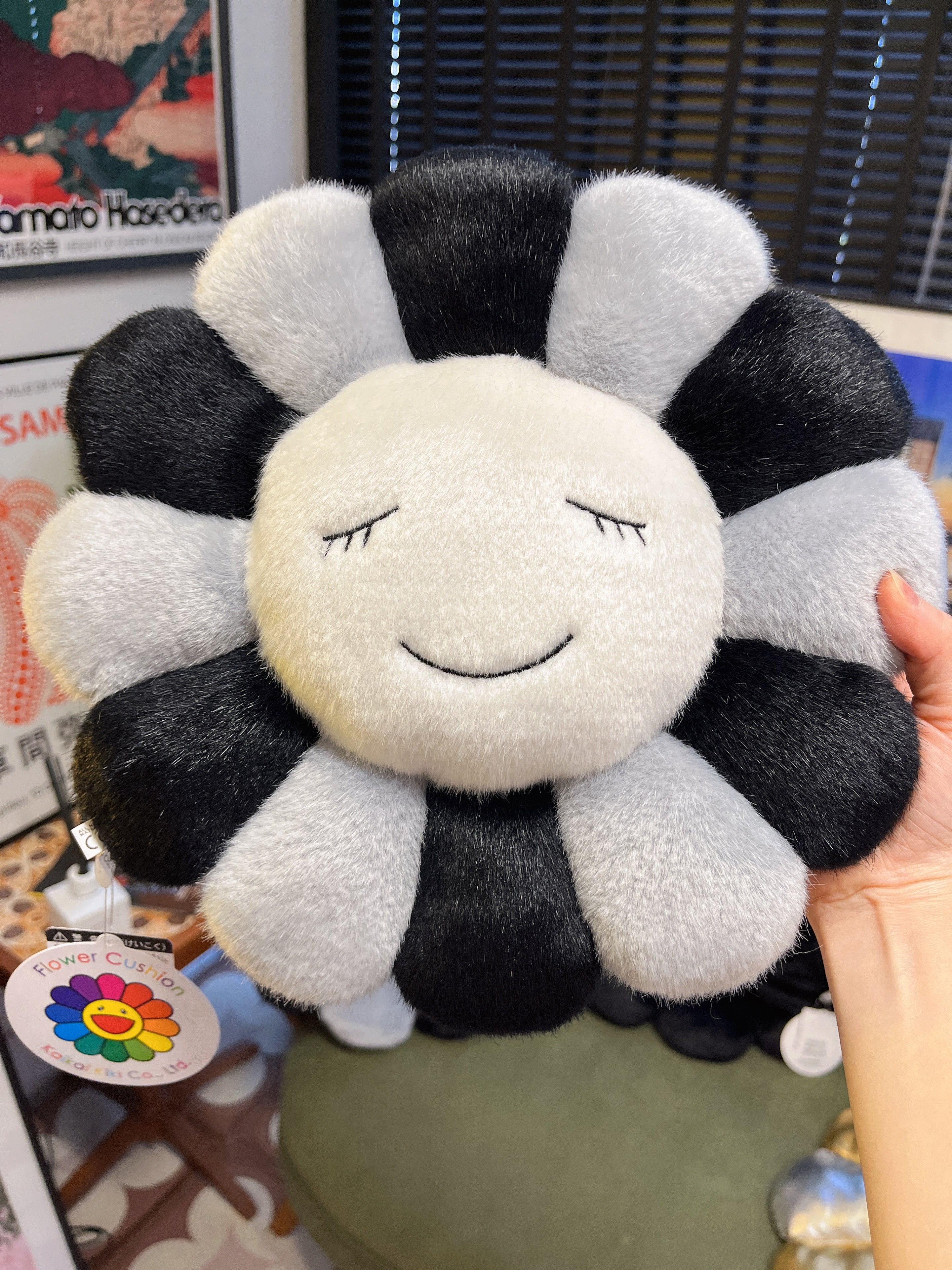 村上隆Takashi Murakami 太阳花抱枕  Flower Cushion   Grey&Black 30cm