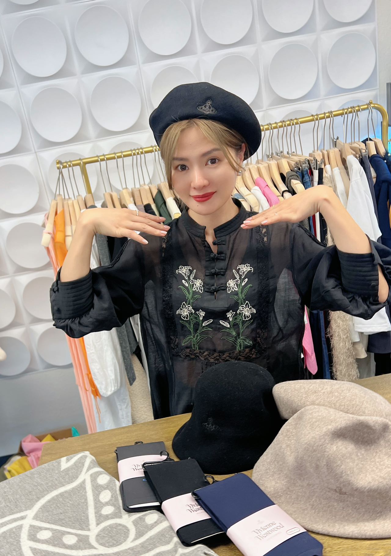 日本Vivienne Westwood 100%纯羊毛西太后土星logo贝雷帽