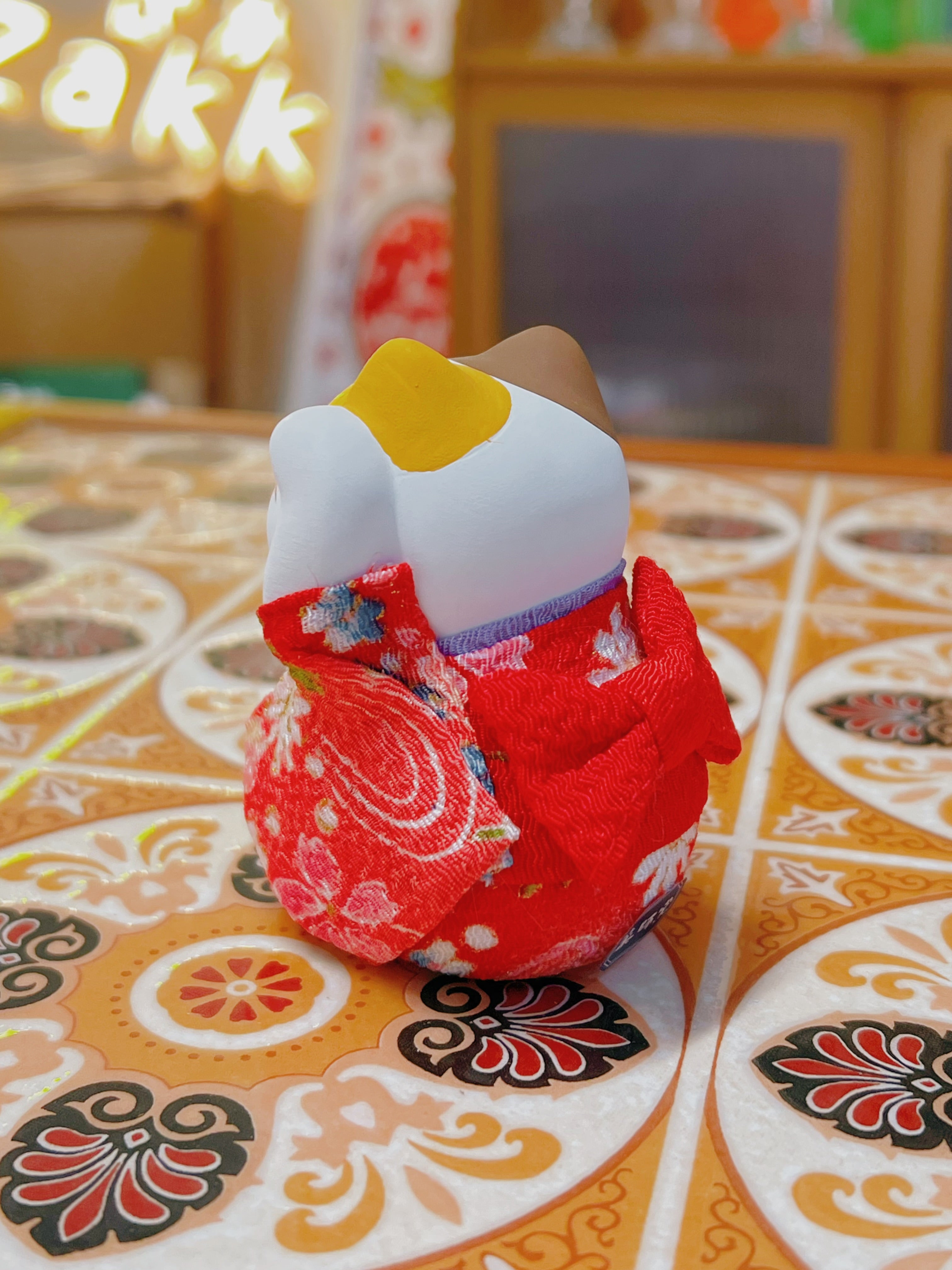 日本 薬師窯 招财猫 锦彩 左手向上招财猫 大约高7cm #7357