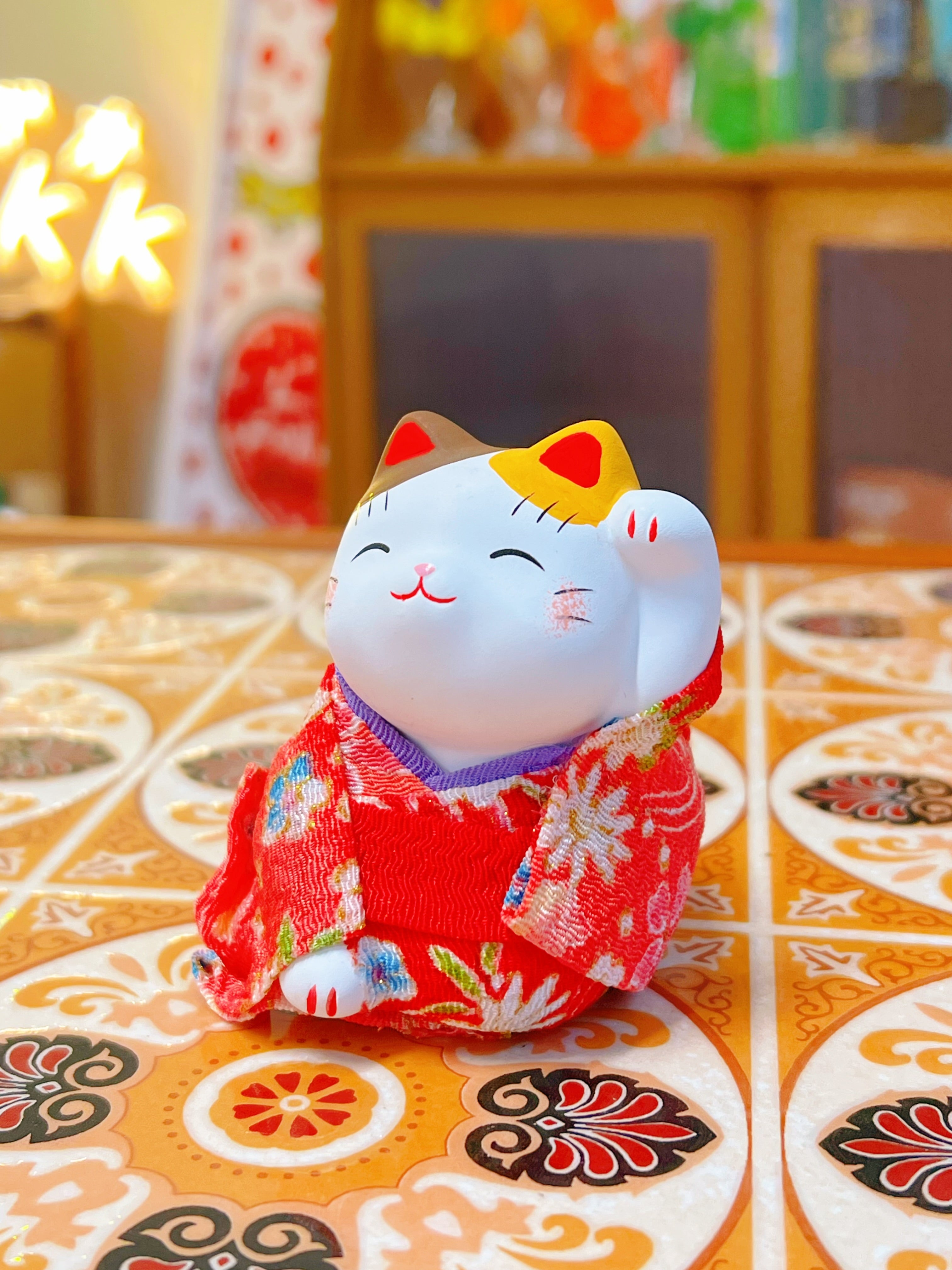 日本 薬師窯 招财猫 锦彩 左手向上招财猫 大约高7cm #7357