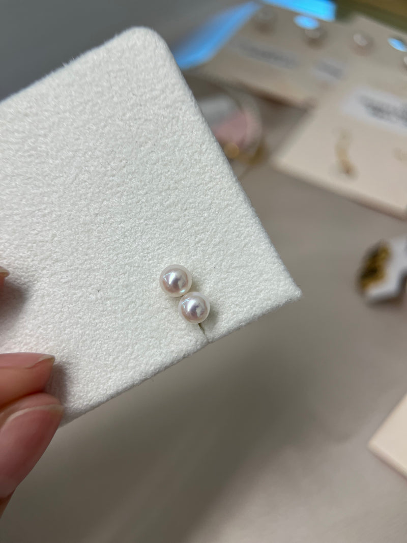 【MIKIMOTO 御木本珍珠】mikimoto耳钉 珠子级别：5.25mm Q2，耳钉拖黄金+耳堵有mikimoto钢印