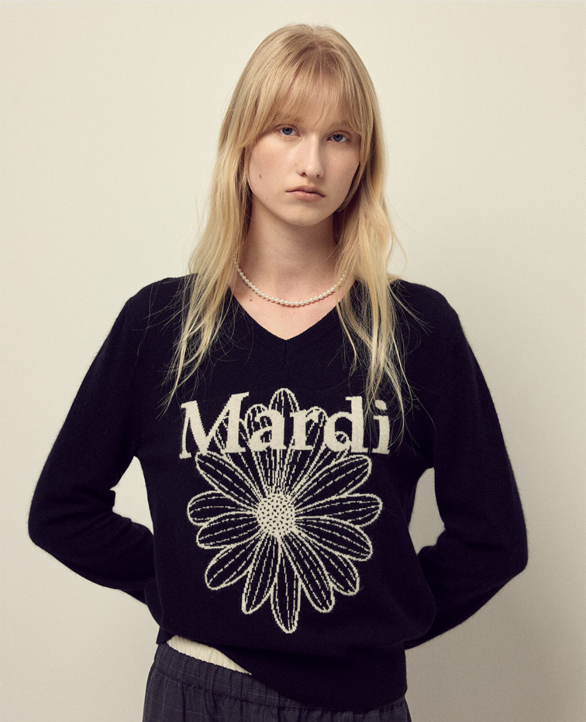 韩国 Mardi Mercredi 小雏菊V领毛衣 黑色白雏菊 均码