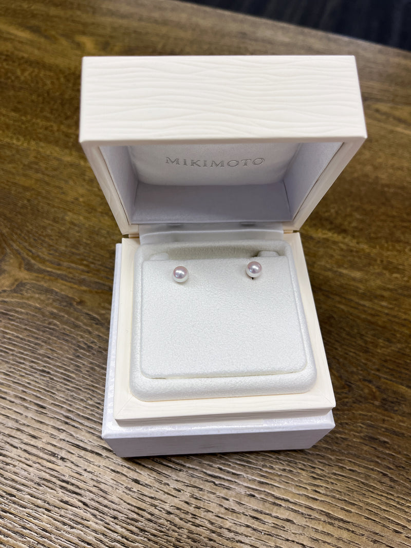 【MIKIMOTO 御木本珍珠】mikimoto 耳钉 珠子级别：6.75mm，Q2，耳钉拖黄金+耳堵上有mikimoto的钢印