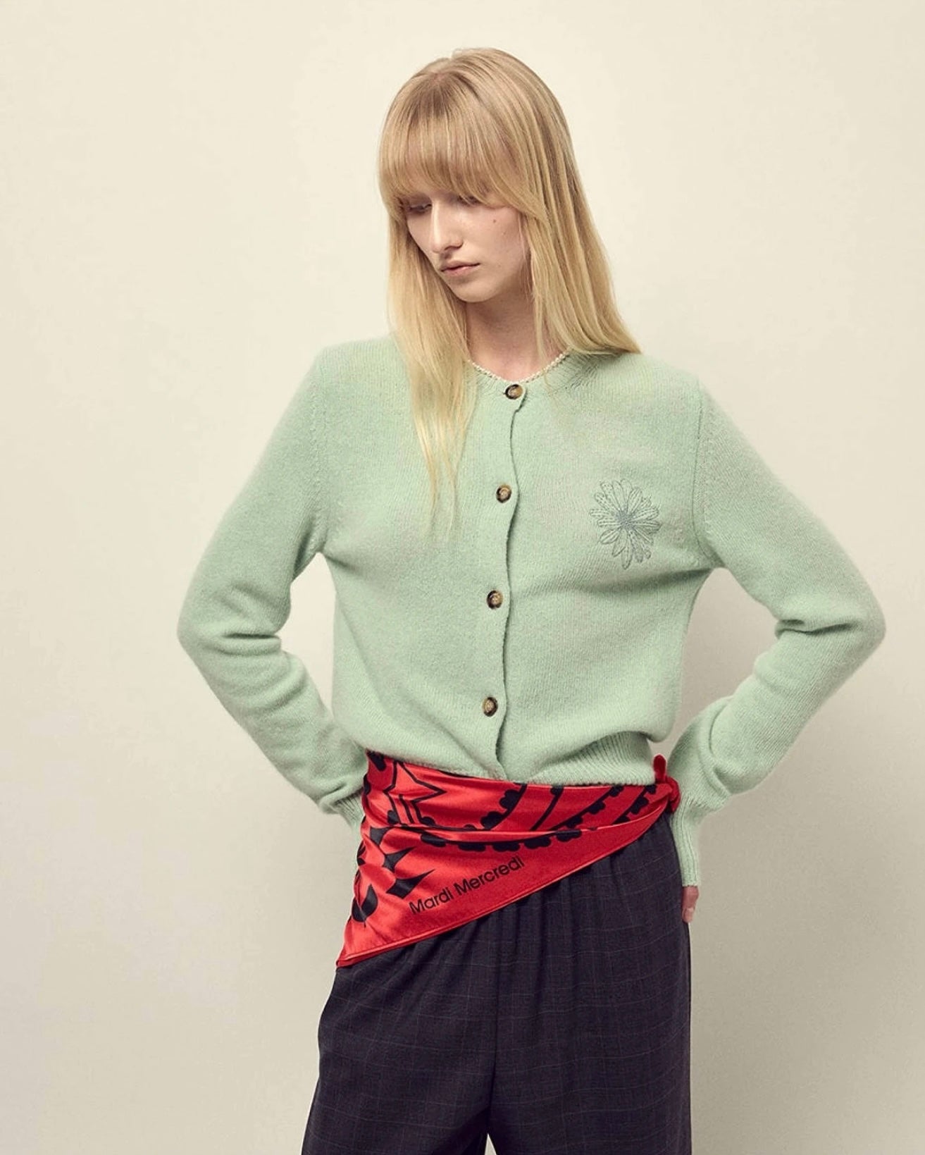 韩国Mardi Mercredi 小雏菊  毛衣 薄荷绿圆领 绿色花花