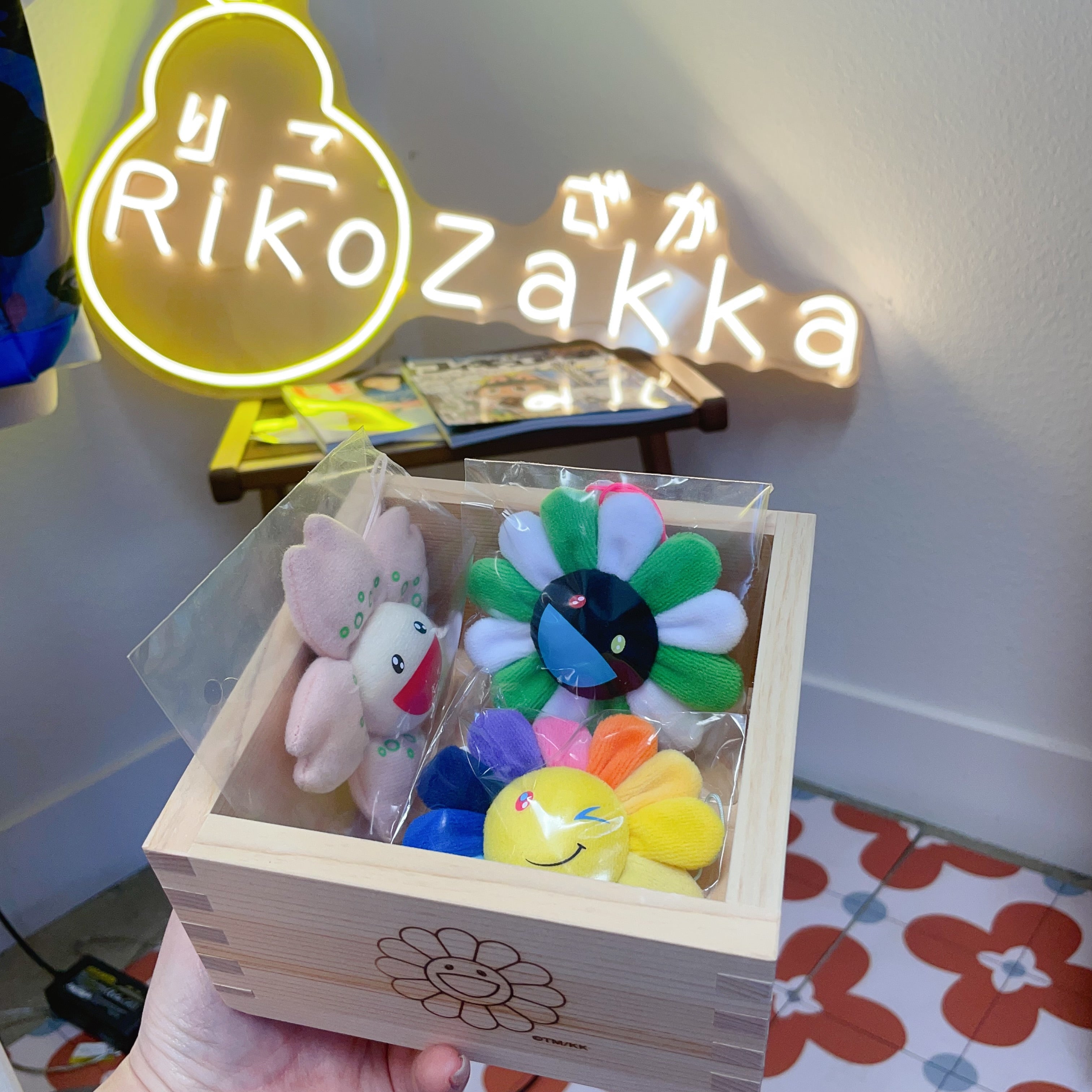 村上隆Takashi Murakami  太阳花收纳盒 创意木盒摆件 14X14X8cm