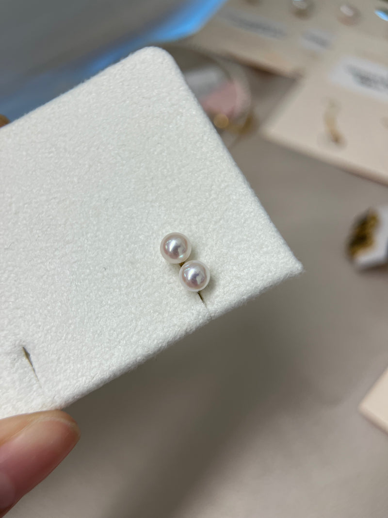 【MIKIMOTO 御木本珍珠】mikimoto耳钉 珠子级别：5.25mm Q2，耳钉拖黄金+耳堵有mikimoto钢印