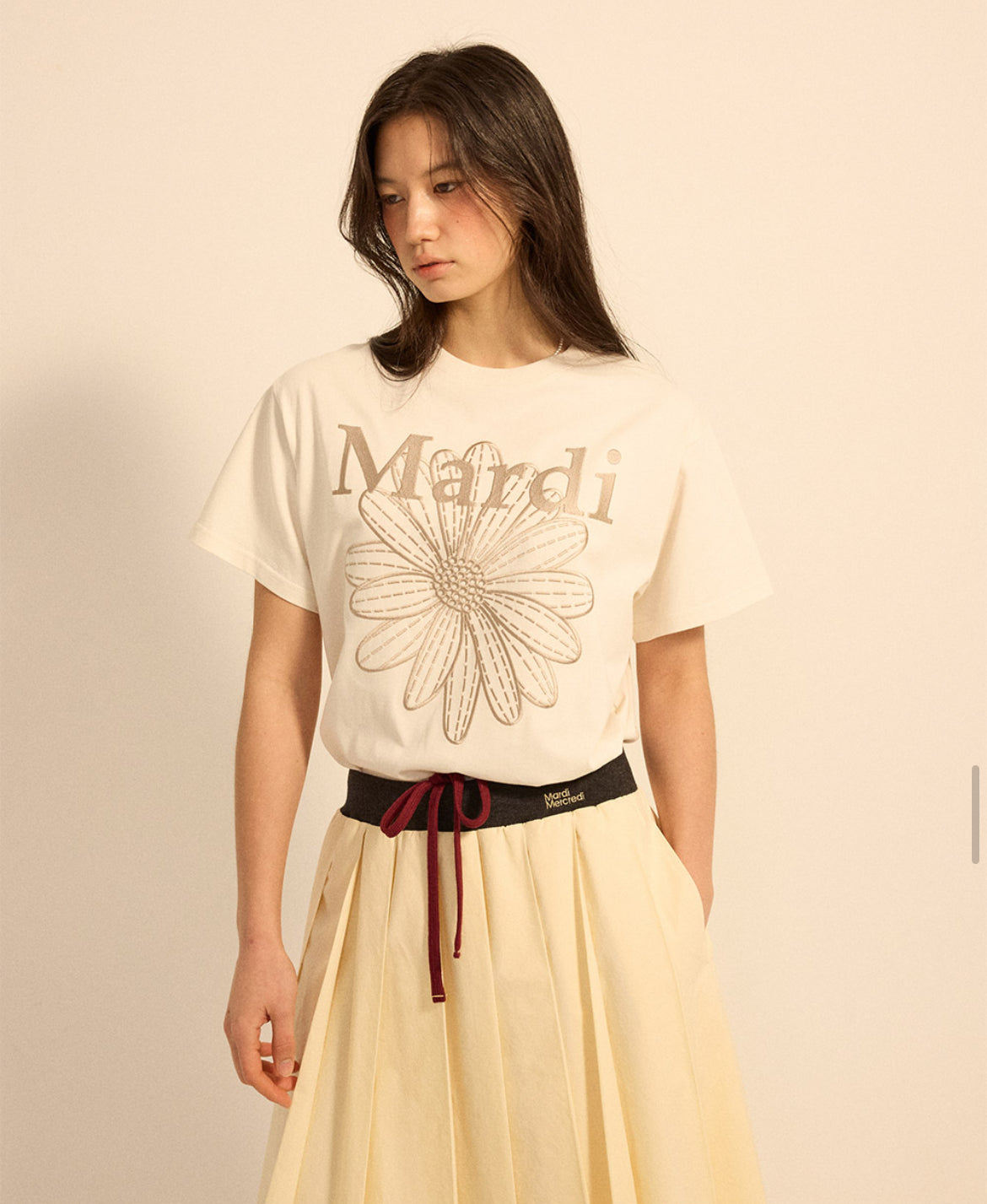 韩国 MARDI MERCREDI 小雏菊短袖T恤 刺绣款 奶油色搭配卡其色刺绣雏菊 均码