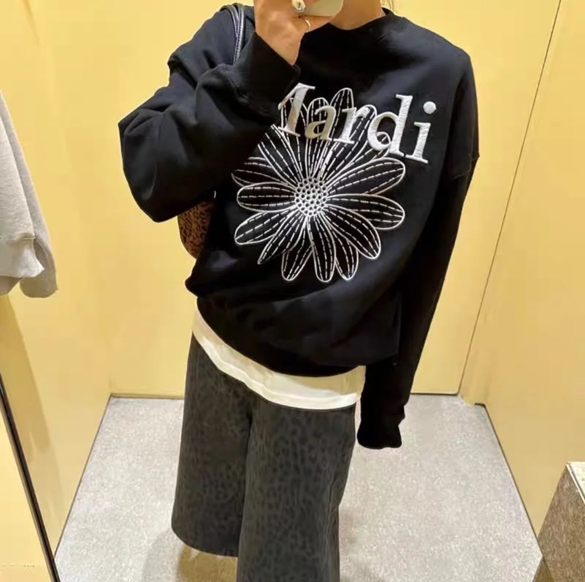 韩国 Mardi Mercredi 小雏菊  黑色白花刺绣 卫衣