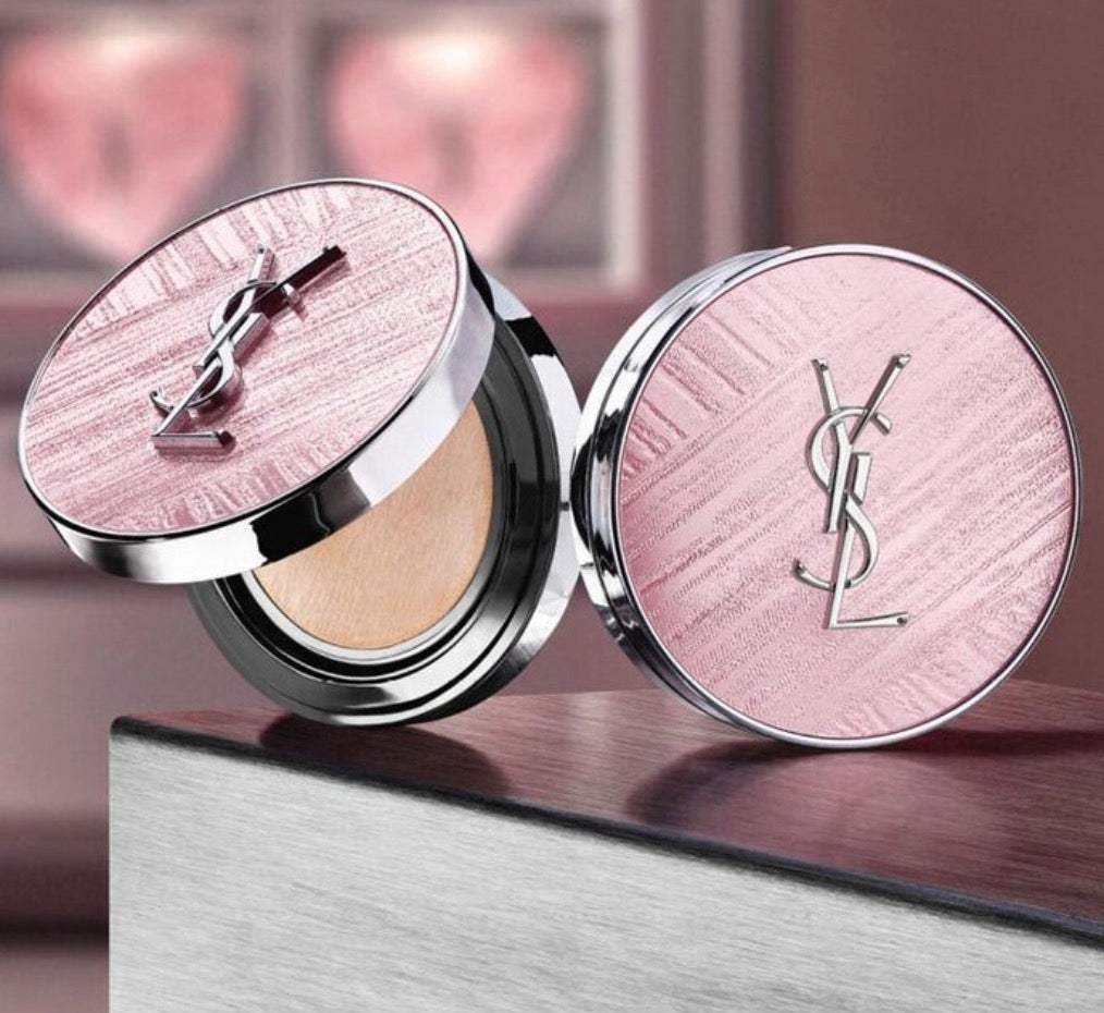 YSL Radiant Touch Glow Compact“Love Light”• 圣罗兰 明彩轻透亮肌气垫粉底液 秋季限定粉银皮外壳 12g (0.42 oz)
