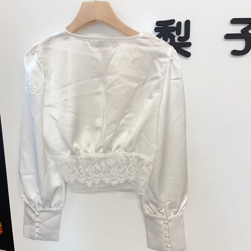 【Riko's collection】白色蕾丝拼接 长袖高端设计感 珍珠扣小众短款上衣 S/M码