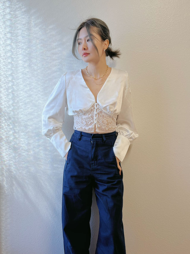 【Riko's collection】白色蕾丝拼接 长袖高端设计感 珍珠扣小众短款上衣 S/M码