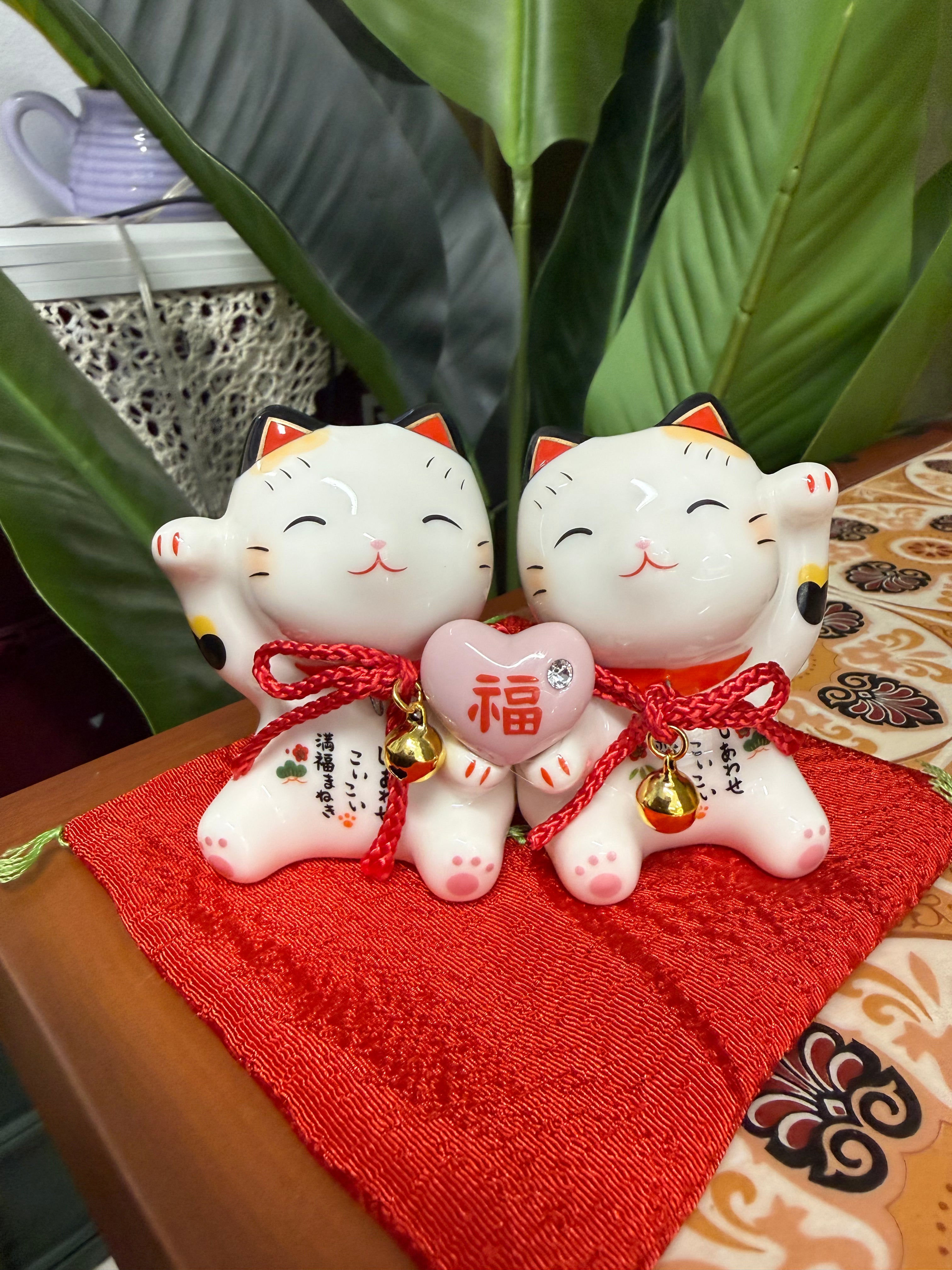 Yakushigama Hand-Painted Lucky Cat for Love & Romance (With Heart)日本 薬師窯 招财猫 彩绘 恋爱成就招财猫 （爱心福）#7549 高约7.5CM