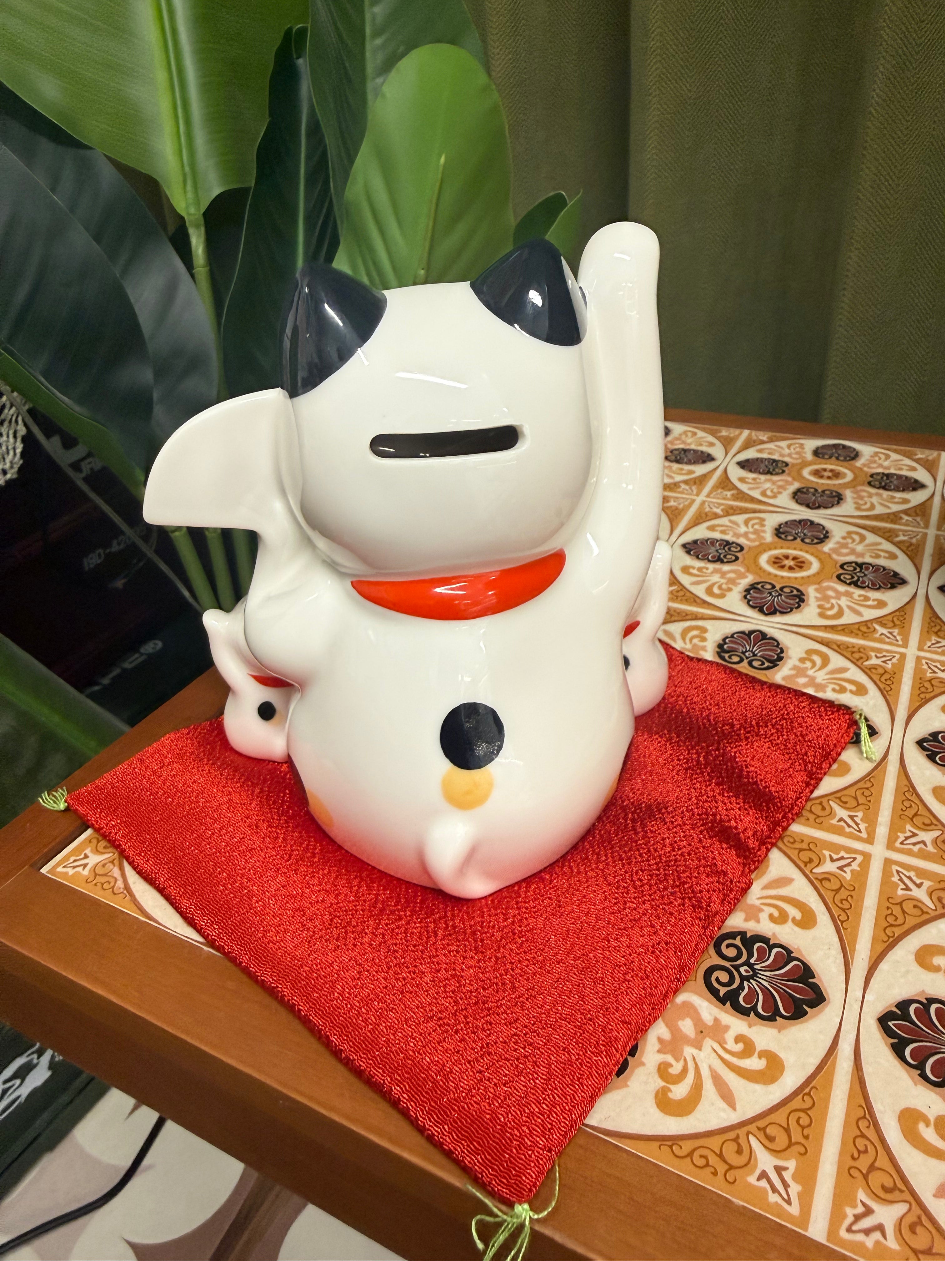 Yakushigama Ceramic Lucky Cat Figurine - Fukuzukushi / Coin Bank 日本 薬師窯 招财猫 绘金 百福/满福 招财猫（存钱罐）#7452 高约15cm