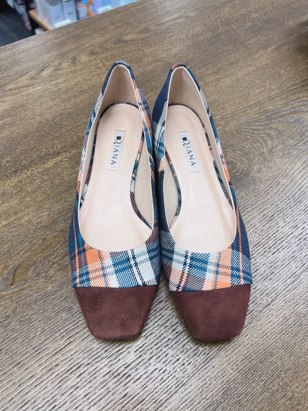 日本diana鞋子 秋季限定颜色24，鞋子稍微偏小 日本制（适合37-375的脚）