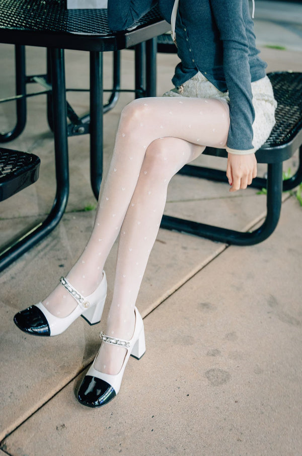 白色爱心丝袜 均码 身高68cm以内可以穿（梨子身高166/100斤效果图）