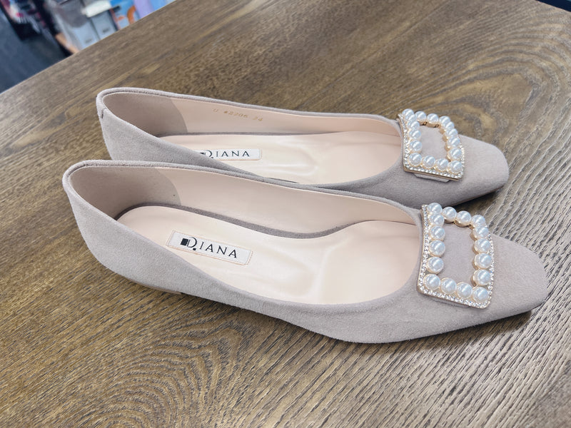 日本diana鞋子  麂皮 奶茶色珍珠扣鞋子 日本制 跟高约3.5cm（ 24/中国38/美国7～7.5）