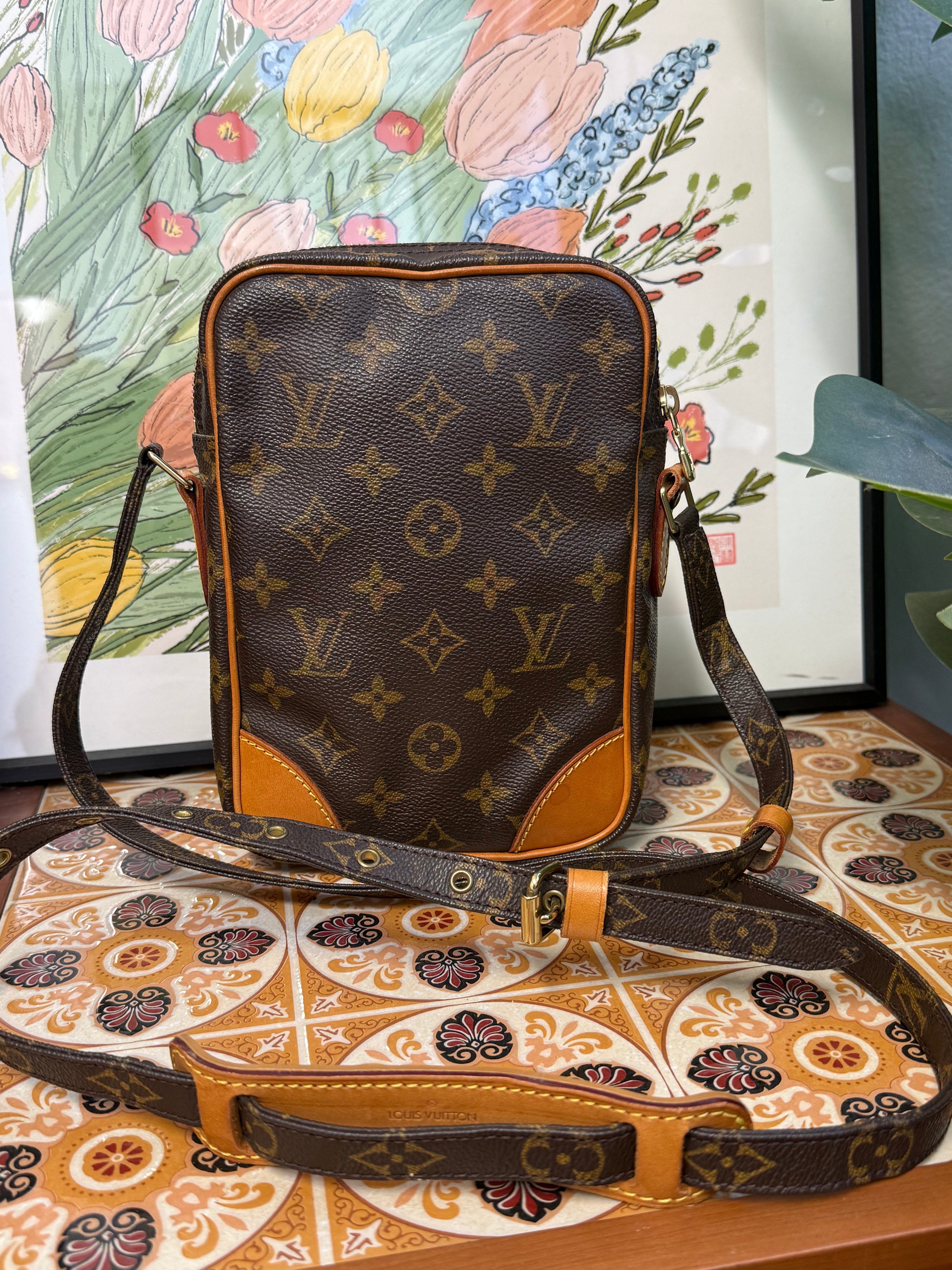Louis Vuitton - Louis Vuitton 1990's Camera bag  Level: A