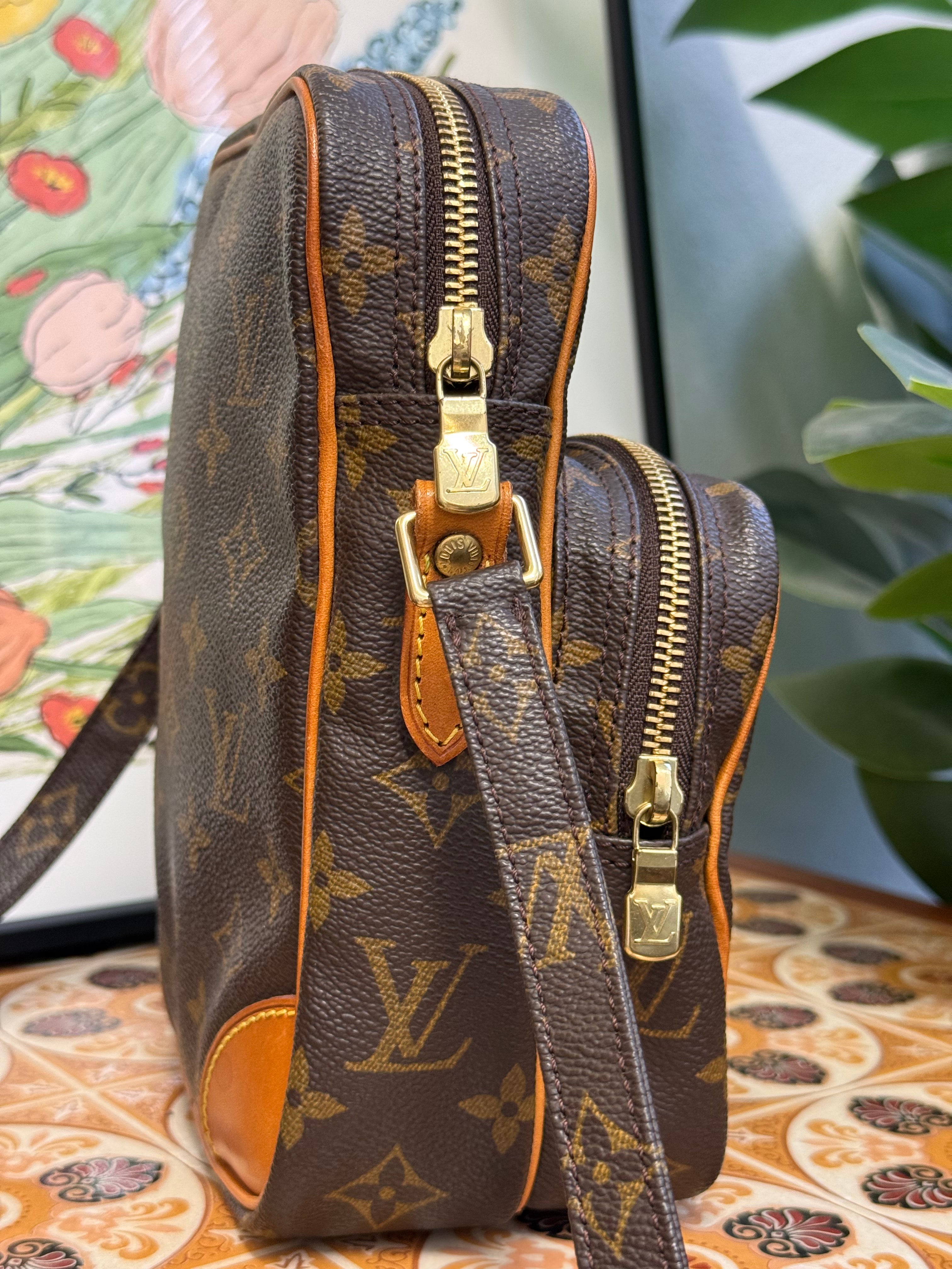 Louis Vuitton - Louis Vuitton 1990's Camera bag  Level: A