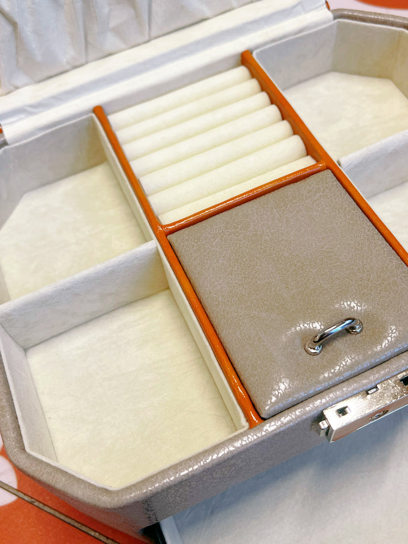 PU材质制大容量分层珠宝首饰盒 米色绒内衬