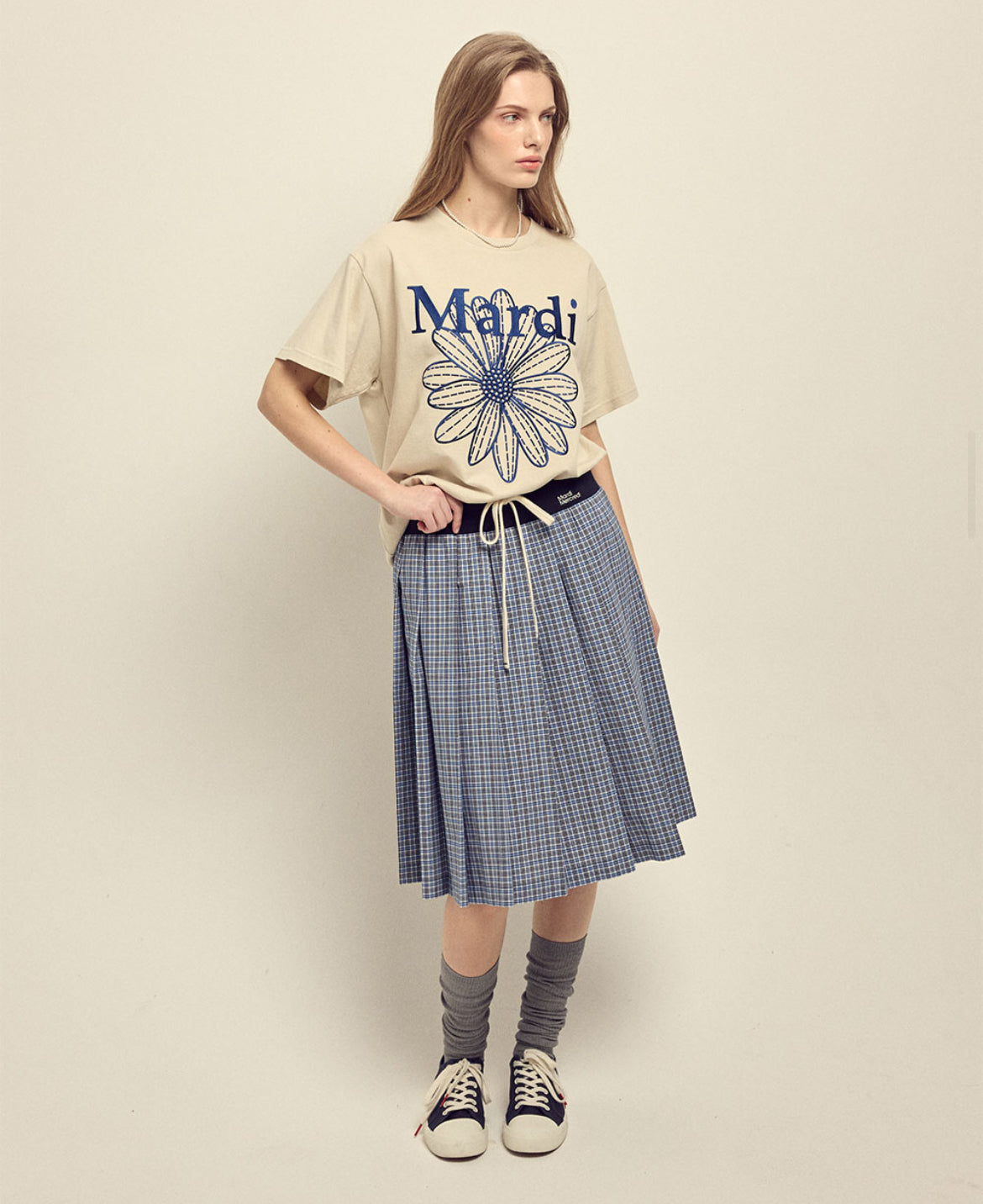 韩国 MARDI MERCREDI 小雏菊短袖T恤 刺绣款 米色搭配藏蓝色刺绣雏菊 均码