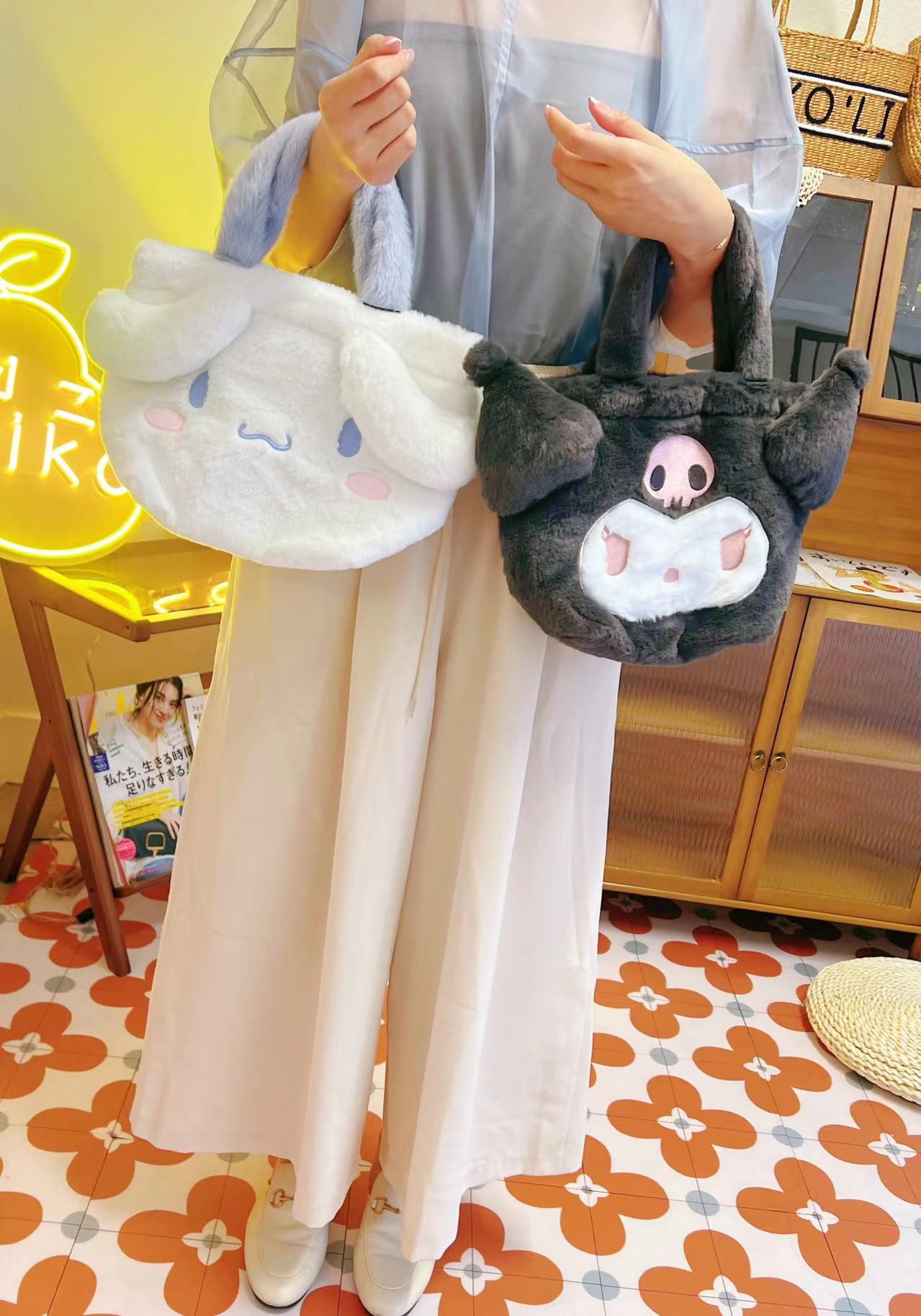 日本 SANRIO 三丽鸥 毛绒手拿包/收纳包