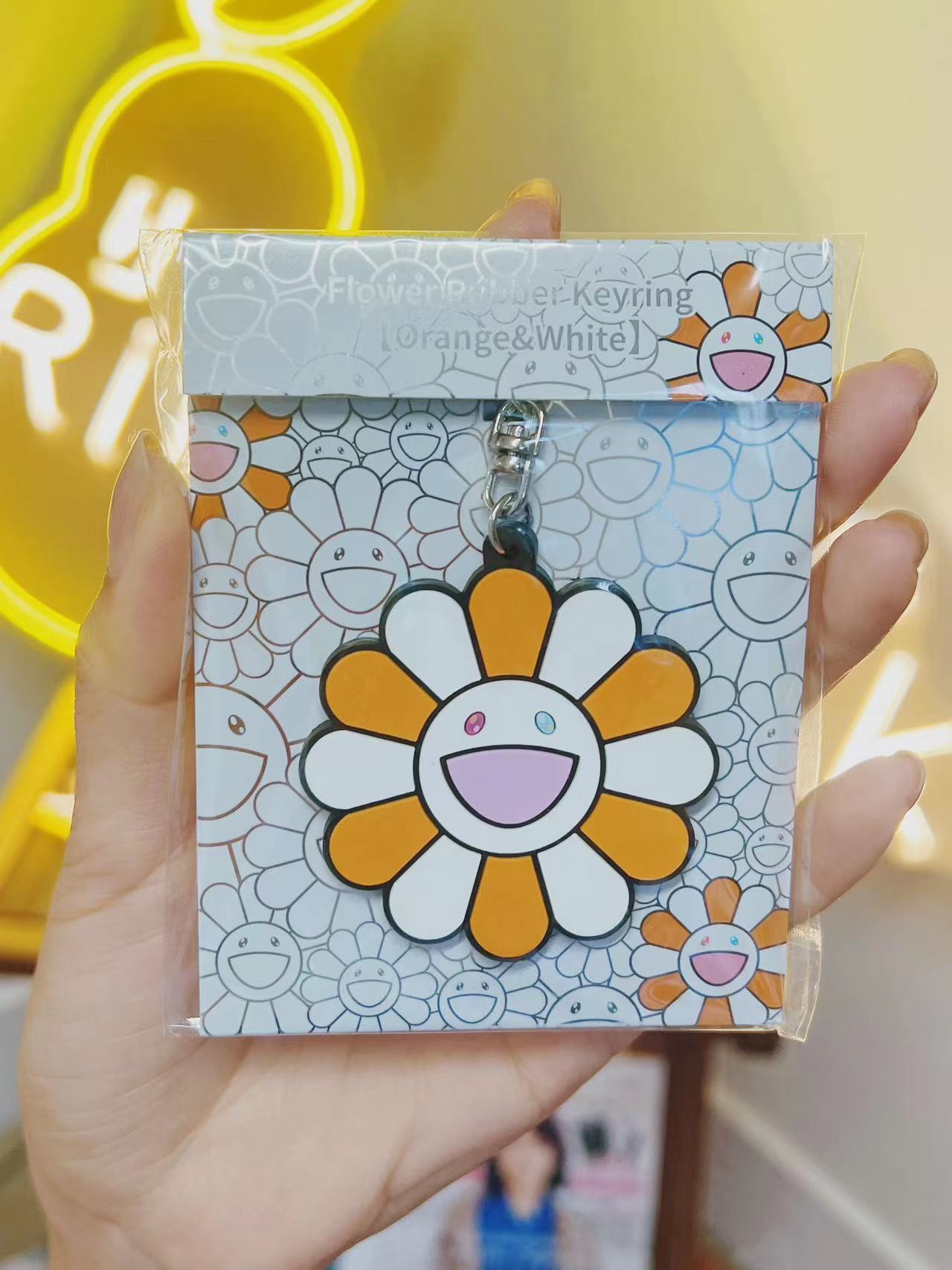 村上隆Takashi Murakami 钥匙扣 橘色拼白色 粉红色嘴