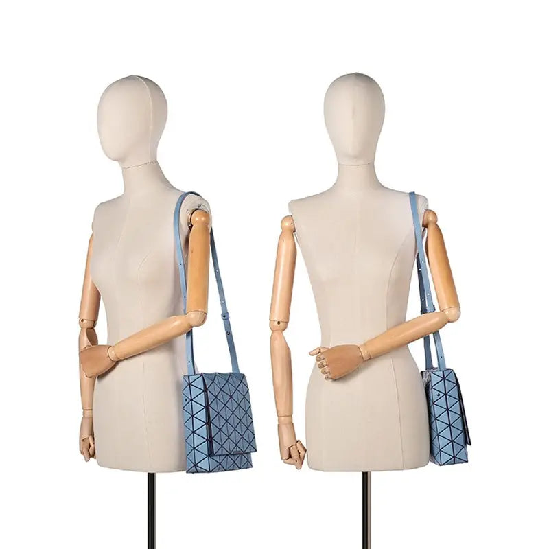 三宅一生 BAO BAO ISSEY MIYAKE 男女同款单肩斜挎包翻盖包 BB18 AG282 70 萨克斯蓝
