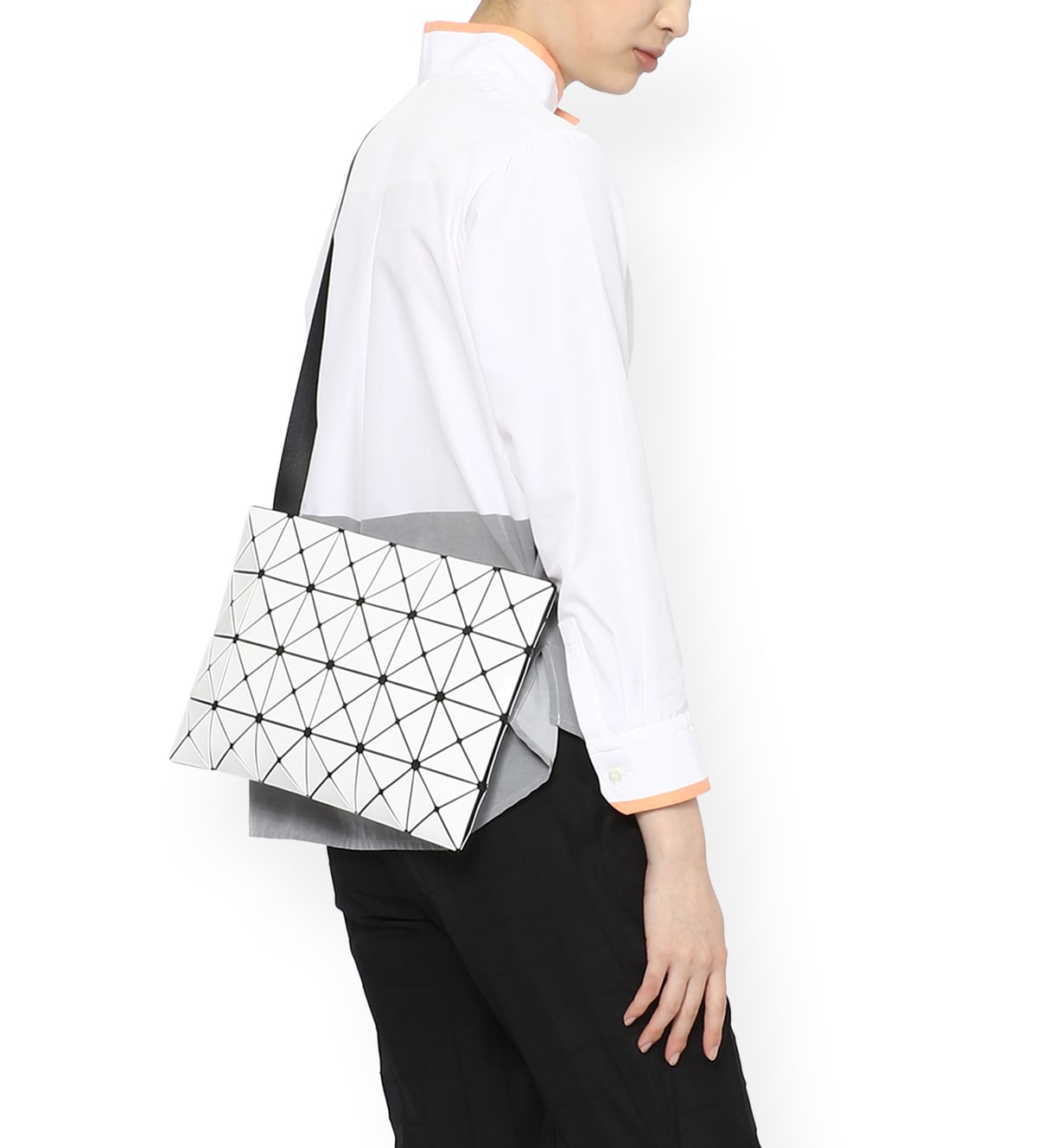 三宅一生 BAO BAO ISSEY MIYAKE 斜挎包LUCENT BB03 AG054 01 白色/黑色