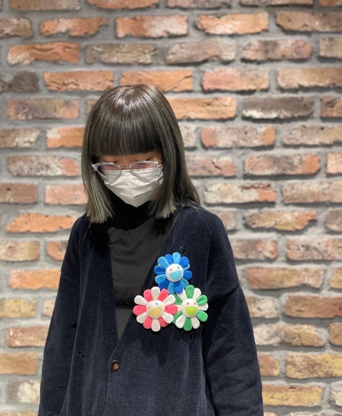 村上隆Takashi Murakami 粉红+白色 别针款（可别可挂）